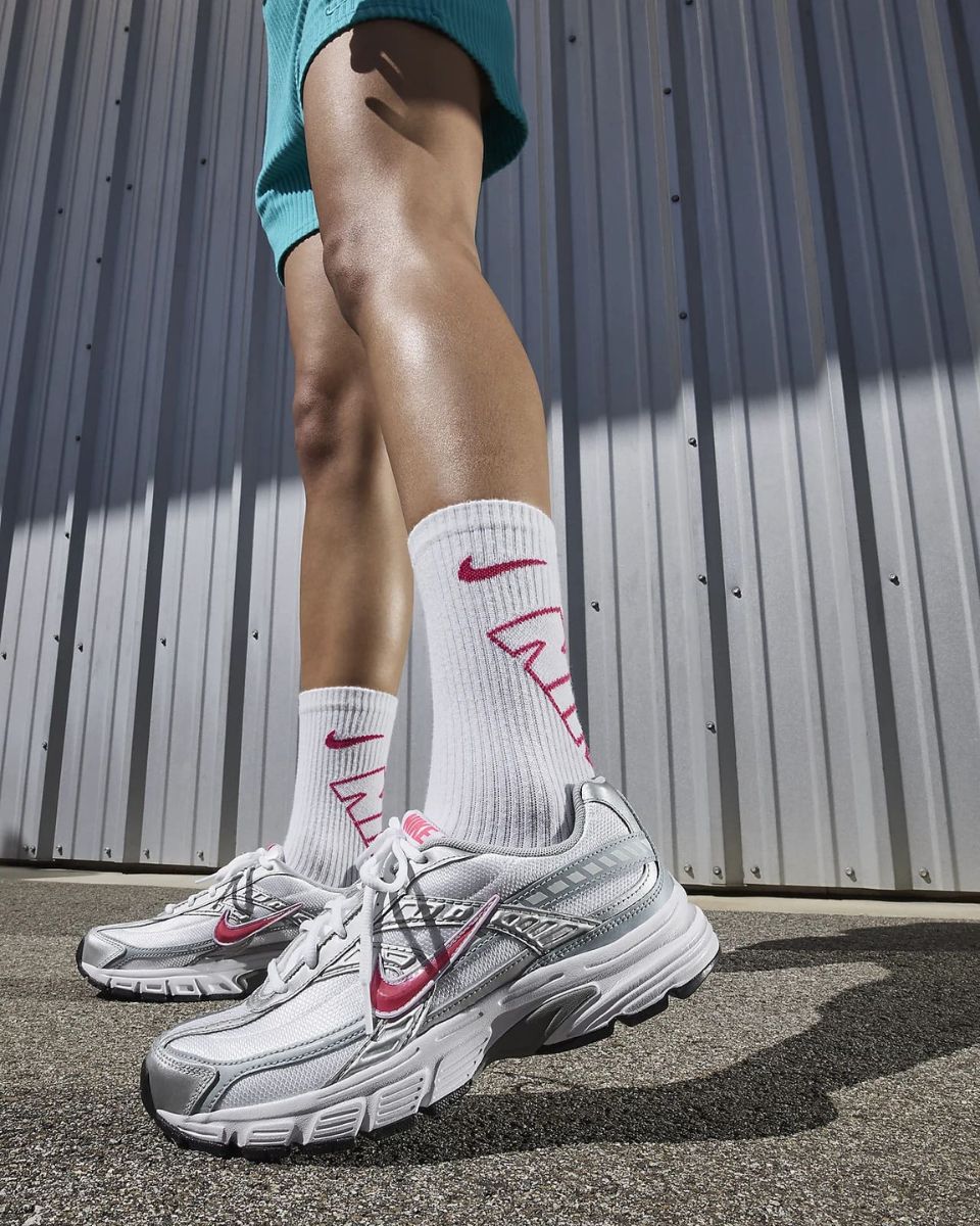 Nike Initiator 394053-101 Weiss Pink on Feet